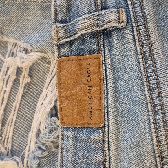 12S American Eagle Outfitters Ripped Light Blue Mom Jeans Sz 12 Short Distressed - Picture 3 of 5
